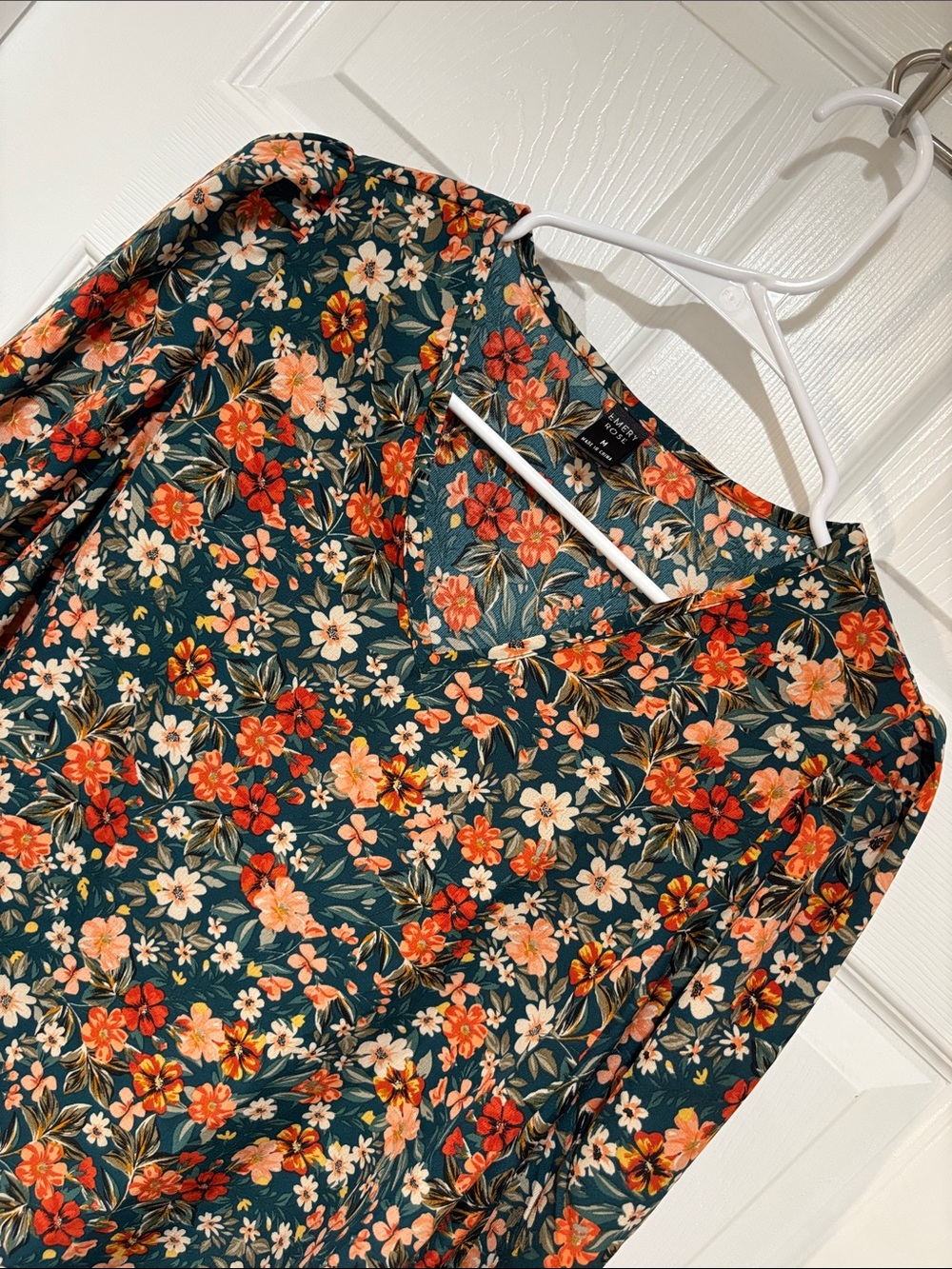 EMERY ROSE V-Neck Blouse in Dark Green with Orange & Cream Flowers